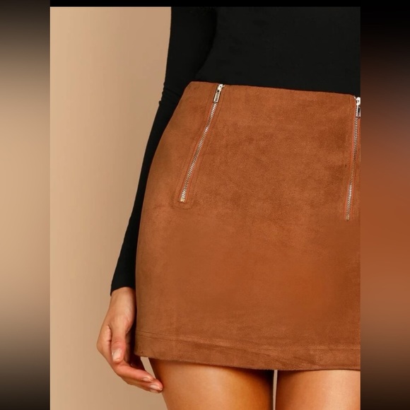 SUEDE Mini Skirt - Picture 5 of 7
